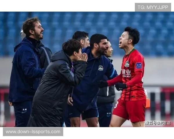 奈尔斯中场吊射破门,提前锁定本轮最佳进球候选 奈尔斯中场吊射破门,提前锁定本轮最佳进球候选